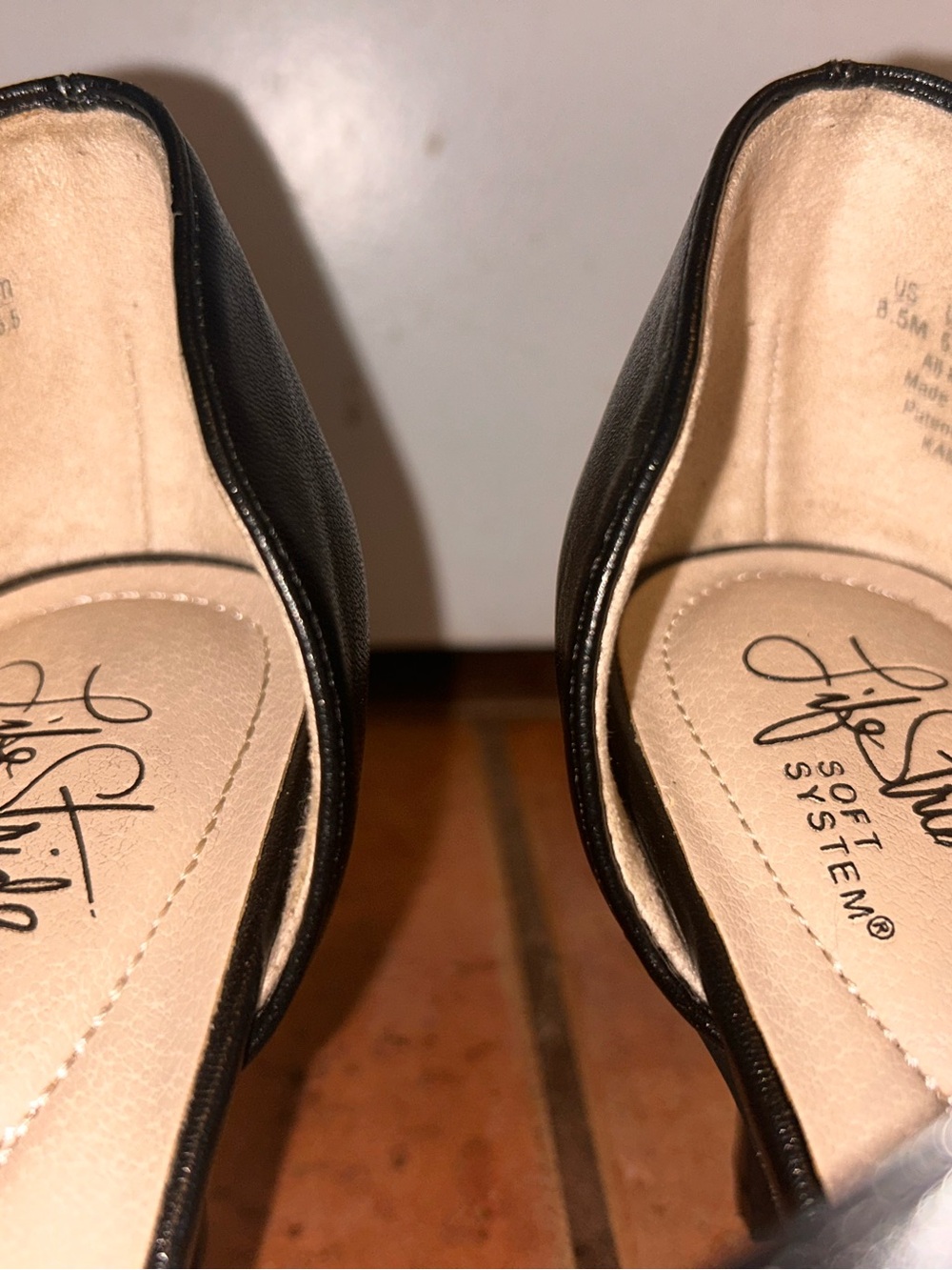 Comfortable Black 8.5 Pointed Toe Criss-Cross Strap Heels (Excellent Condition) - Picture 5 of 13
